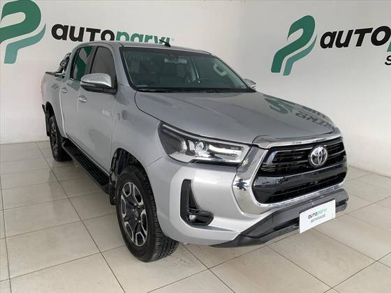 TOYOTA HILUX 2.8 D-4D TURBO DIESEL CD SRX 4X4 AUTOMÁTICO TOYOTA HILUX 2.8 D-4D TURBO DIESEL CD SRX 4X4 AUTOMÁTICO